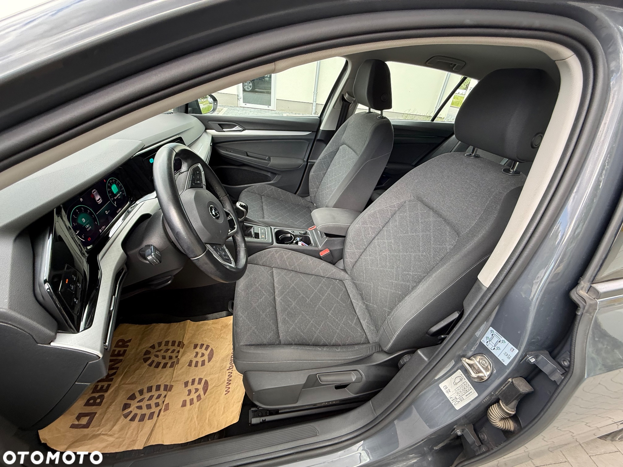 Volkswagen Golf VIII 1.5 TSI EVO Life - 28