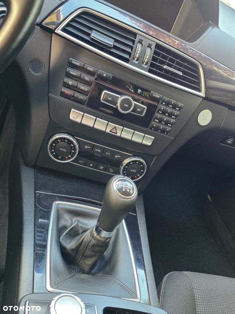 Mercedes-Benz Klasa C 180 BlueEFFICIENCY Elegance - 24