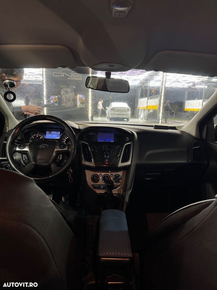 Ford Focus 1.6 TDCi DPF Trend - 6