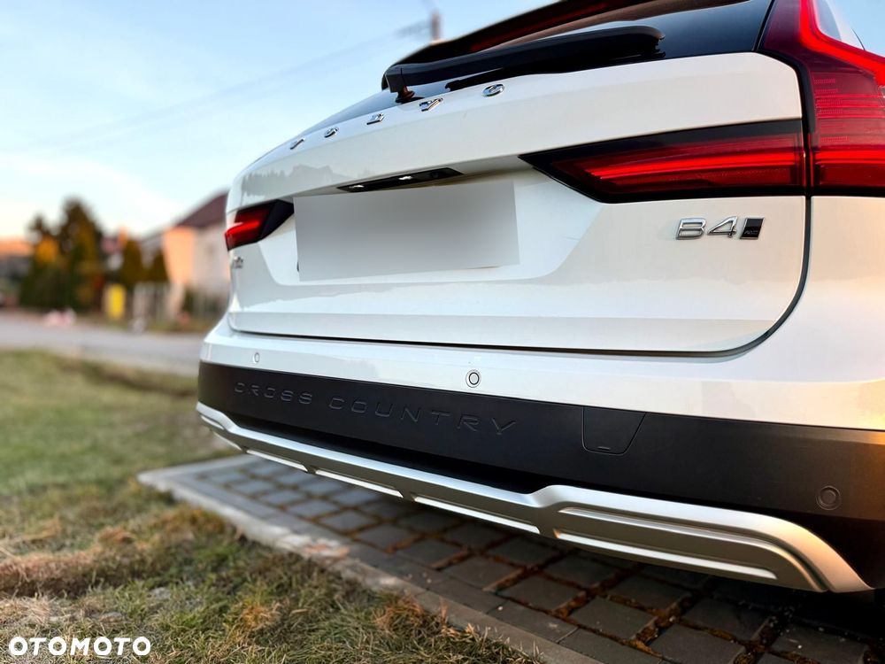 Volvo V90 Cross Country - 10