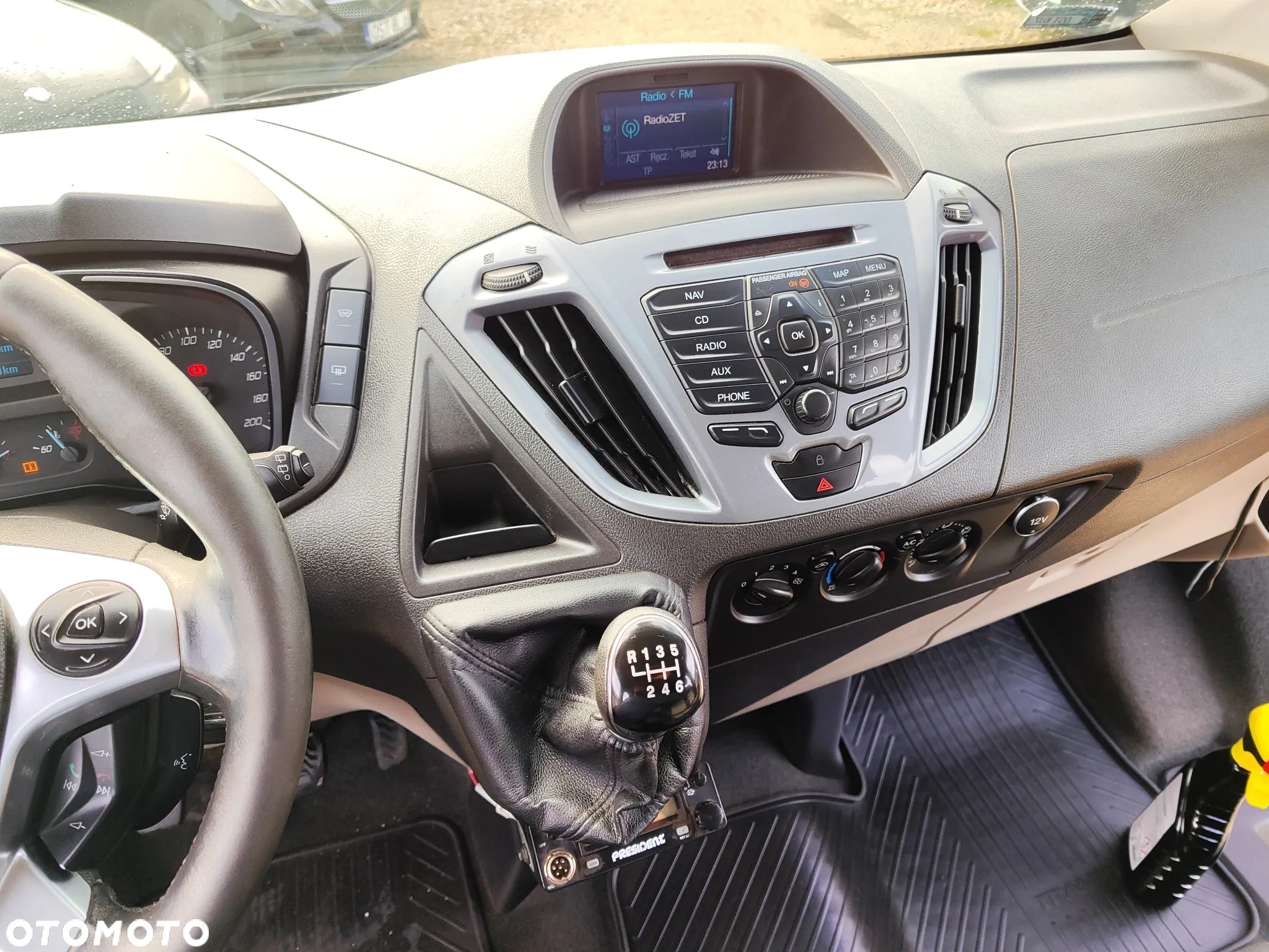 Ford Tourneo Custom - 24