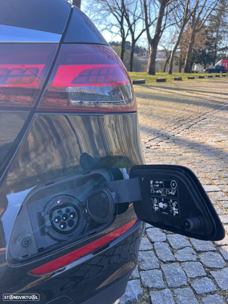 Mercedes-Benz E 300 de 4Matic 9G-TRONIC AMG Line - 17