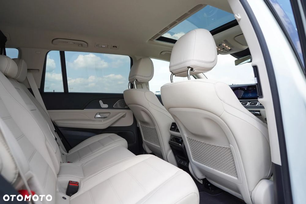 Mercedes-Benz GLS - 28