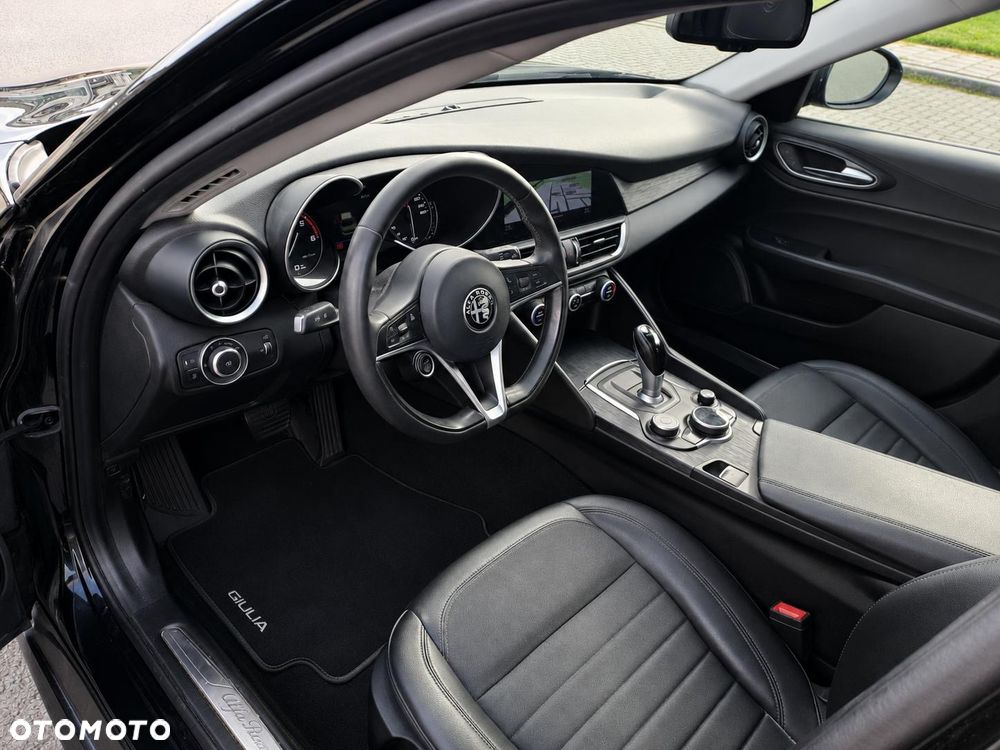 Alfa Romeo Giulia 2.2 AT8 Business - 2