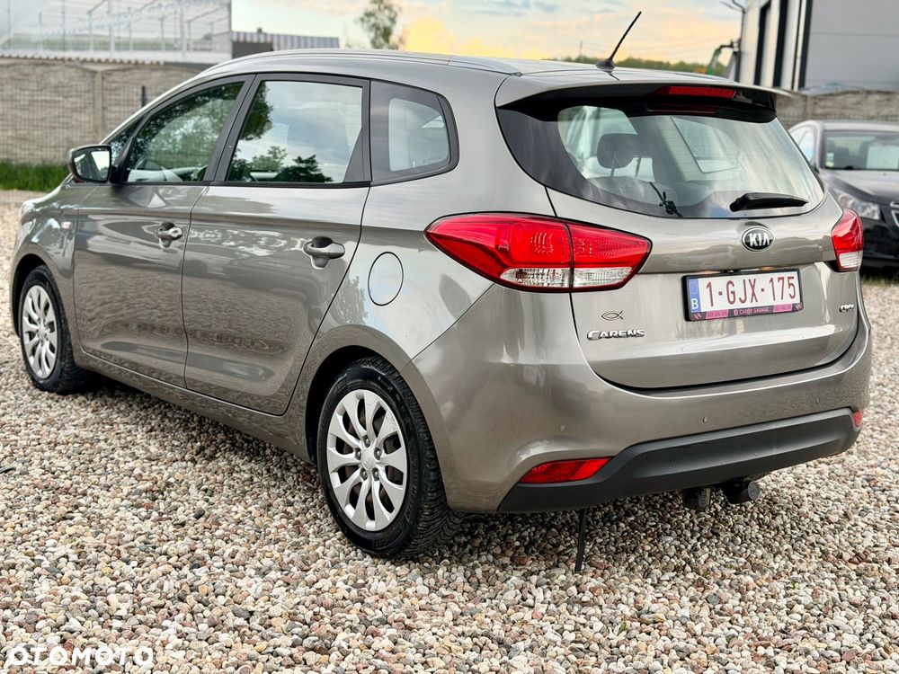 Kia Carens - 4