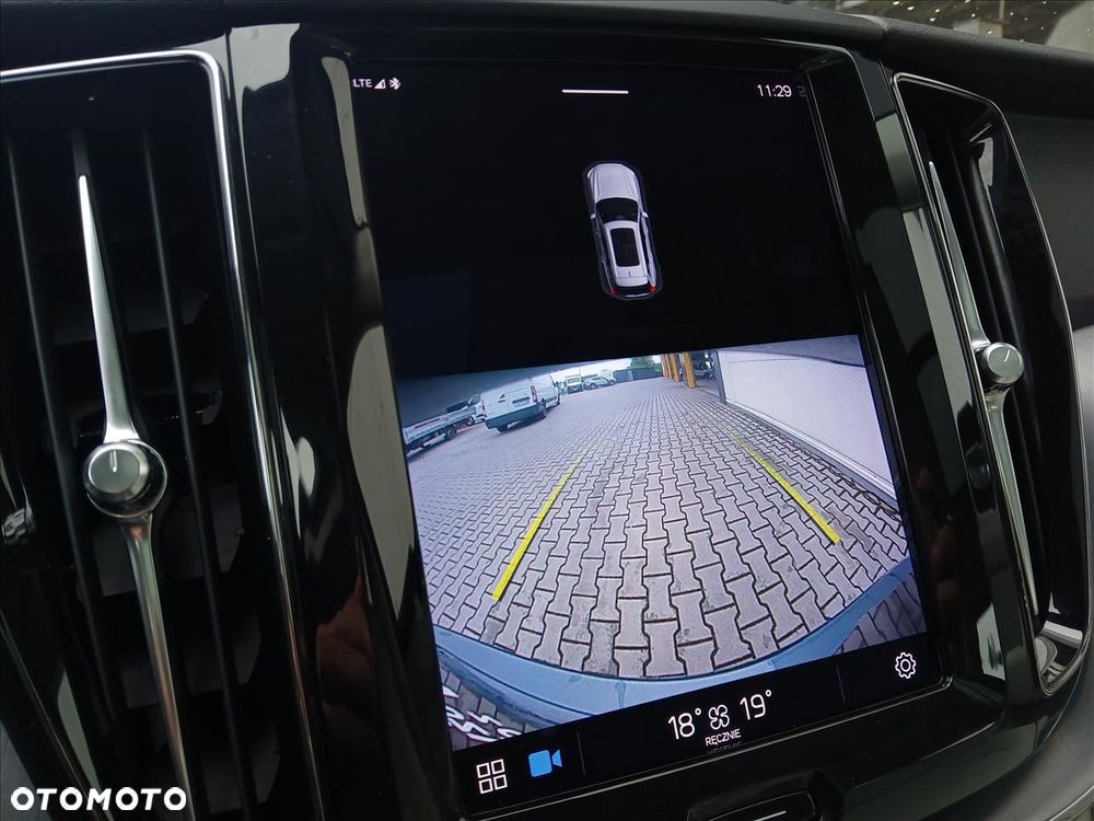Volvo XC 60 T6 Plug-In Hybrid AWD Inscription - 16