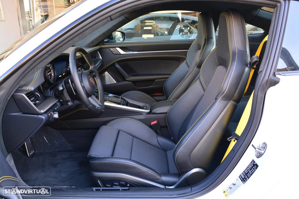 Porsche 911 (992) Turbo S PDK - 40