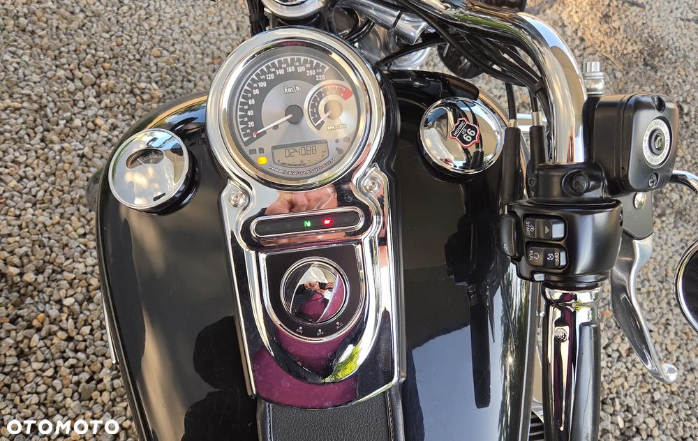 Harley-Davidson Dyna Super Glide - 14