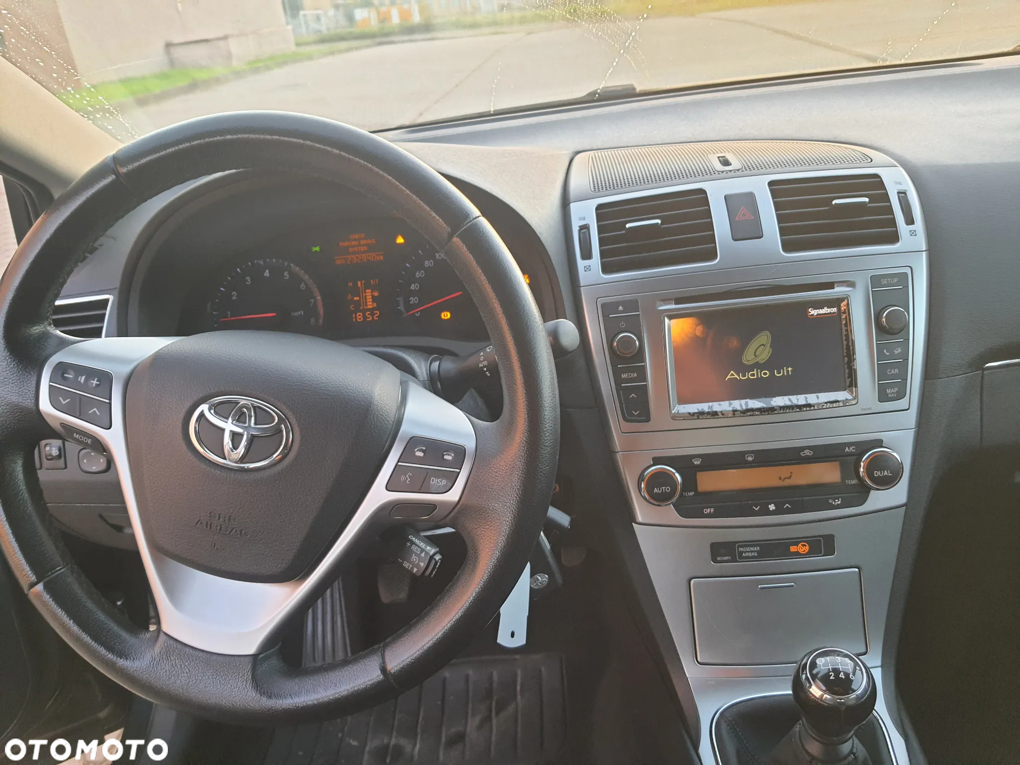 Toyota Avensis 1.8 Business Edition - 13