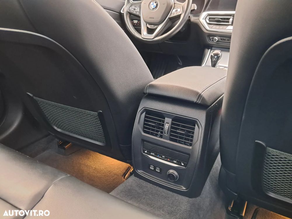 BMW Seria 3 330i Aut. Luxury Line - 22