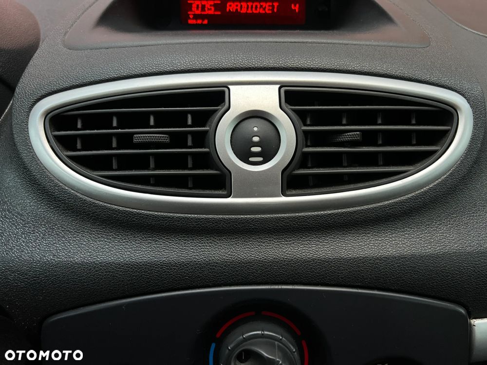 Renault Clio - 23