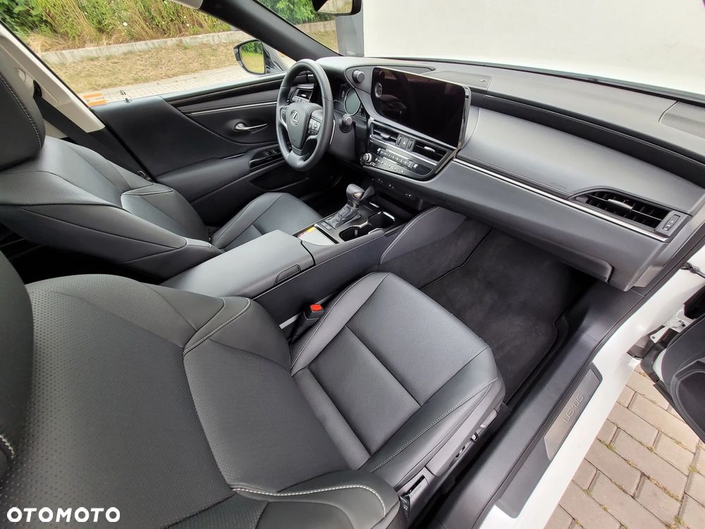 Lexus ES 300h Business Edition - 4