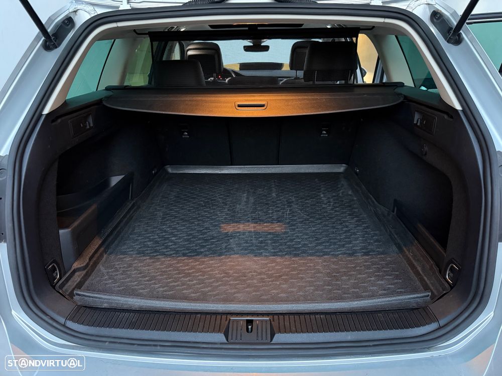 VW Passat Variant 2.0 TDI Highline DSG 4Motion - 11
