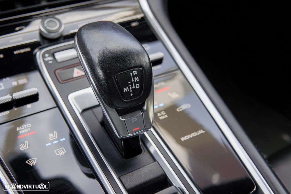 Porsche Panamera 4 E-Hybrid 10 Years Edition - 24