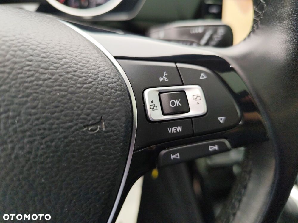 Volkswagen Touran - 25
