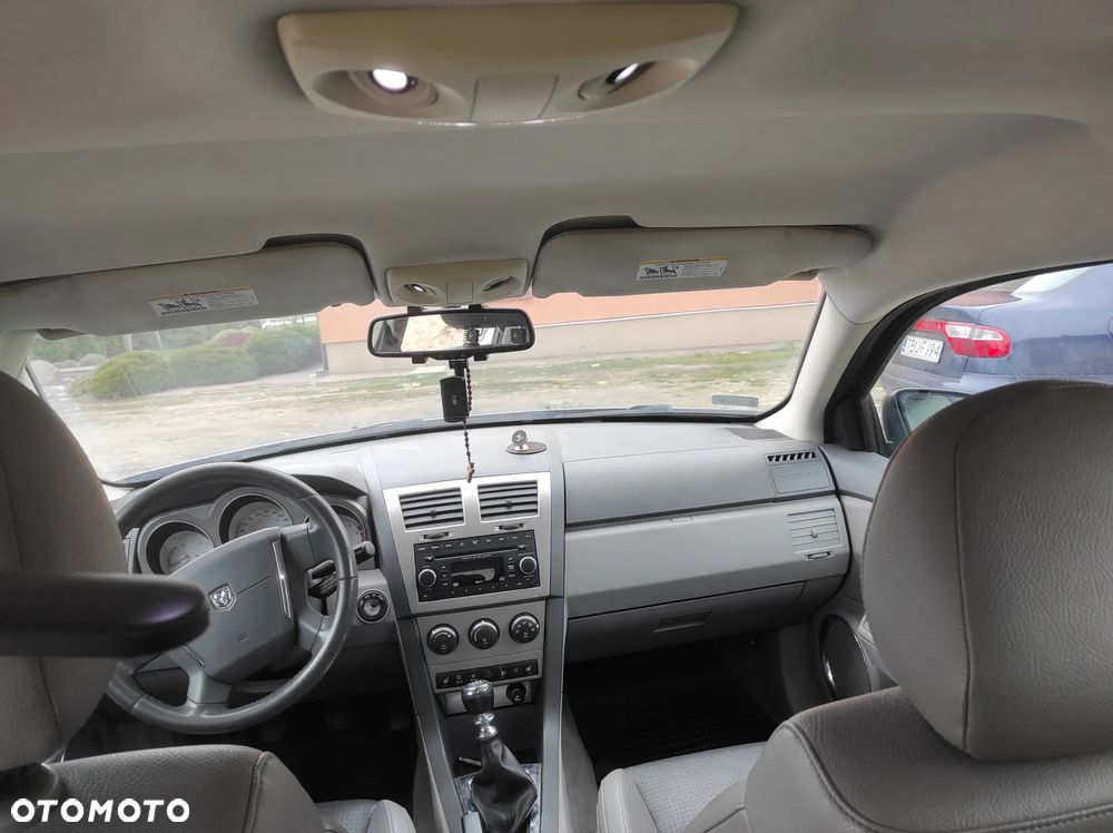 Dodge Avenger - 11