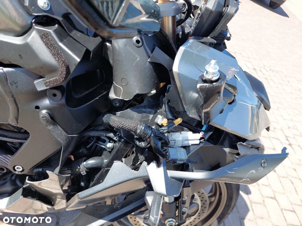 Suzuki GSX 1000 - 12