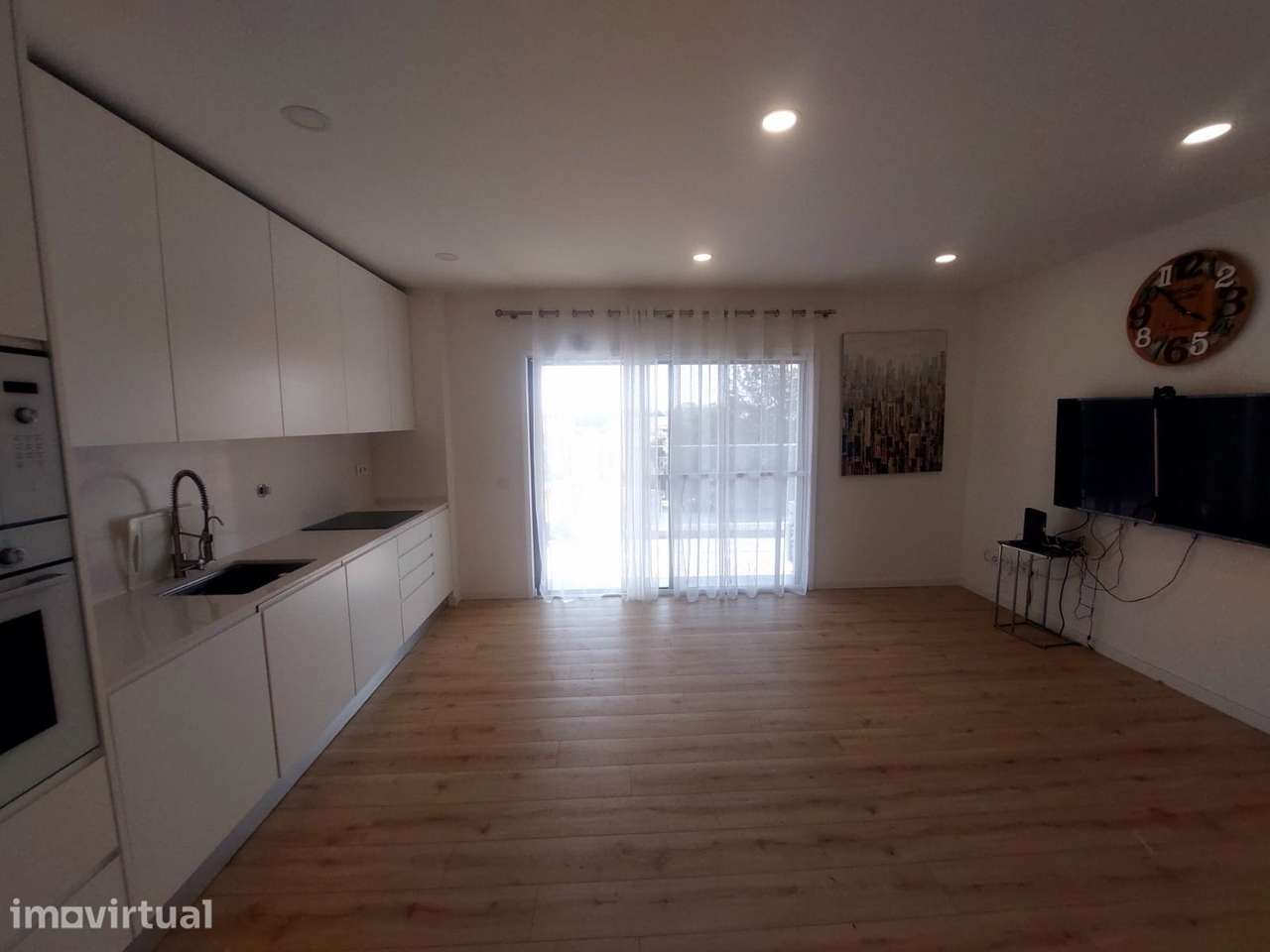 Apartamento T2 semi-novo - Grande imagem: 3/26