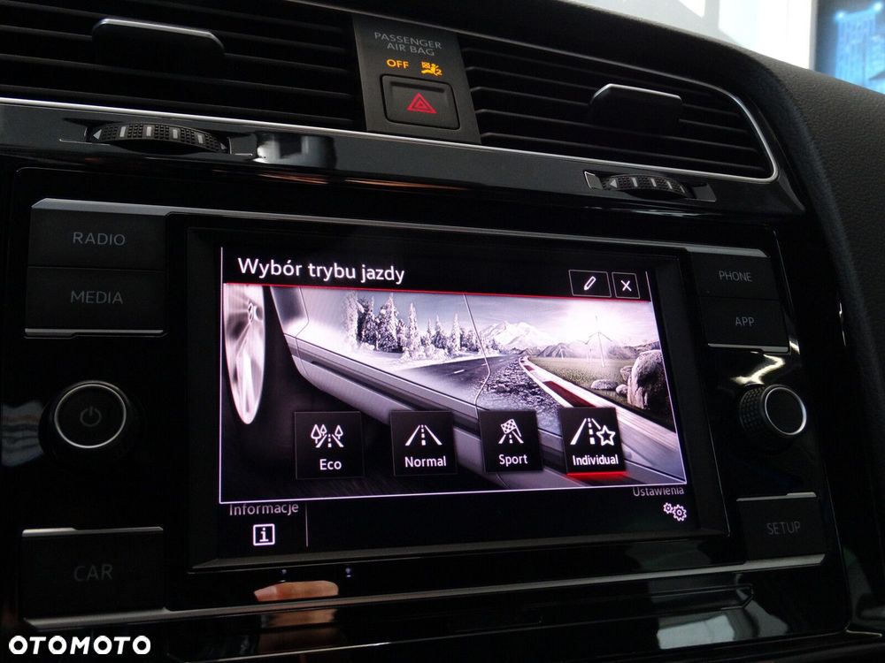 Volkswagen Golf - 24