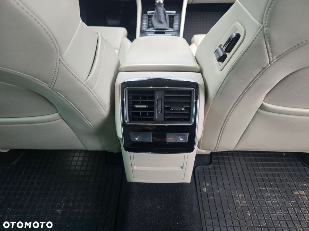 Skoda Superb 2.0 TDI L&K DSG - 22