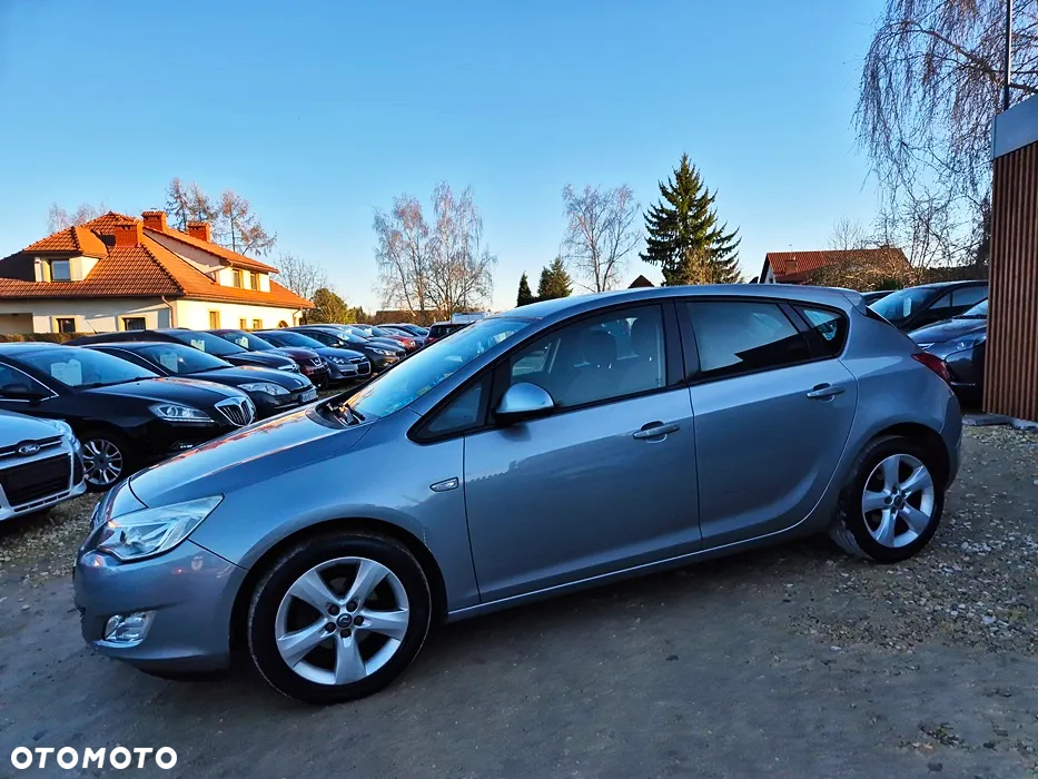 Opel Astra 1.4 Turbo Exklusiv - 24