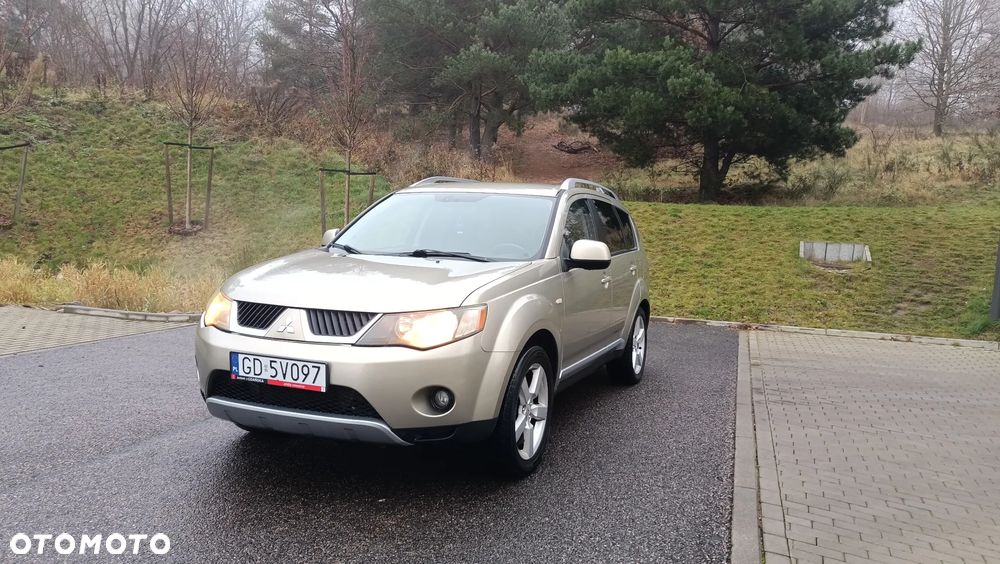 Mitsubishi Outlander 2.0 DI-D 4WD Intense - 2