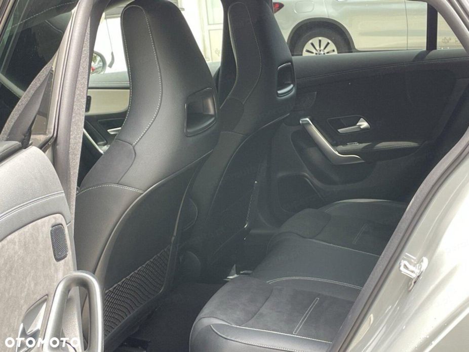 Mercedes-Benz CLA 250 4-Matic AMG Line 7G-DCT - 15