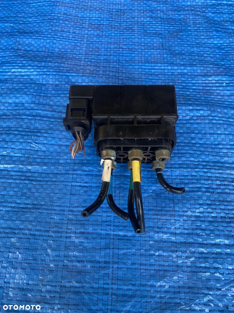 JEEP GRAND CHEROKEE WK2 ROZDZIELACZ POWIETRZA PNEUMATYKI ZAWÓR  15-1524-0033.2  15152400332 - 3