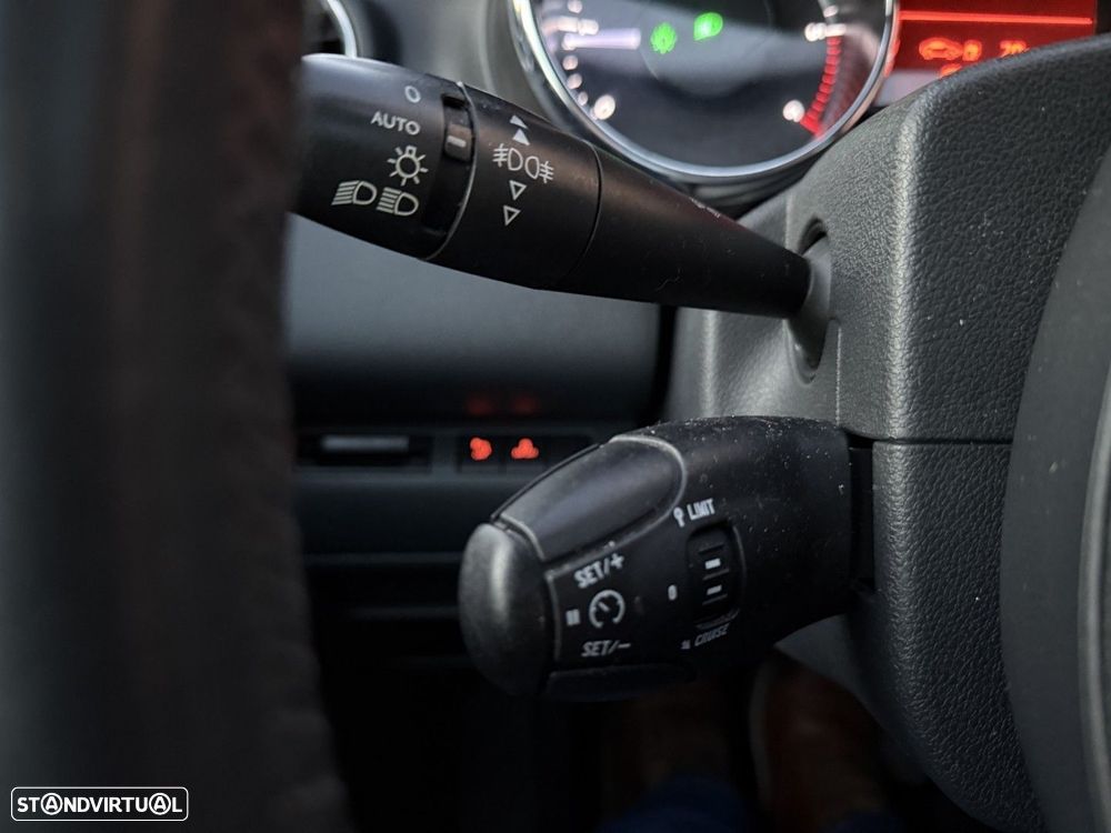 Peugeot 3008 1.6 HDi Premium - 16