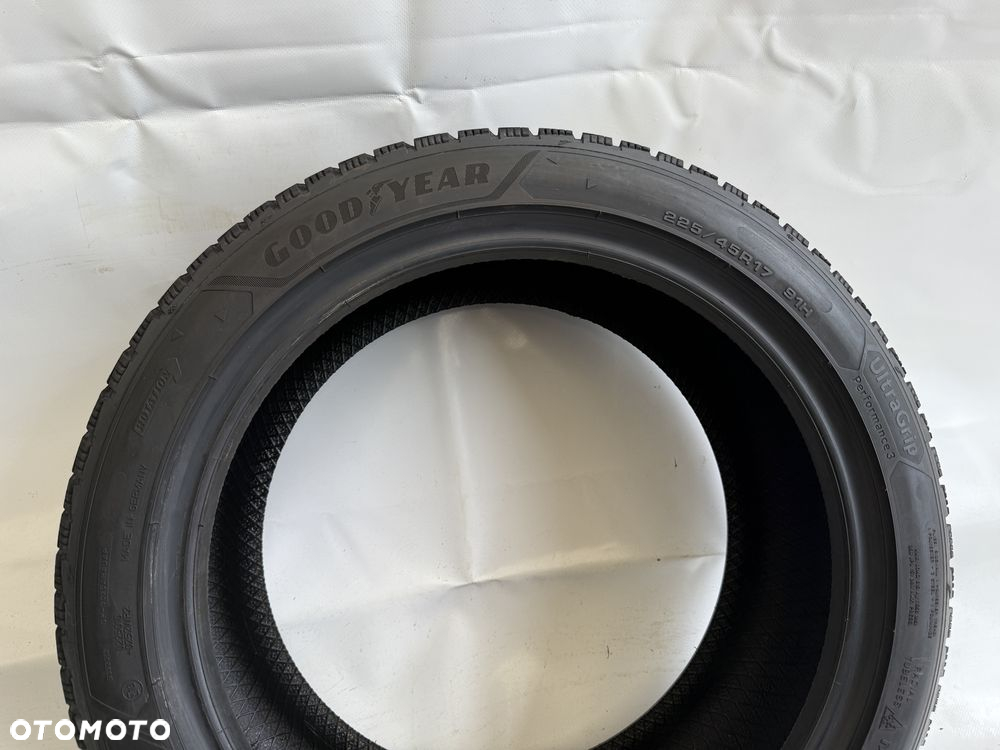 225/45/17 Goodyear UltraGrip Performance 3 91H 2023R (329) - 3