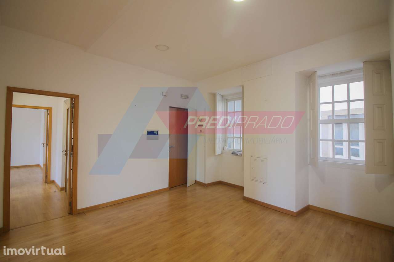 Excelente Escritório no centro de Barcelos! BAIXA DE PREÇO! - Grande imagem: 2/35