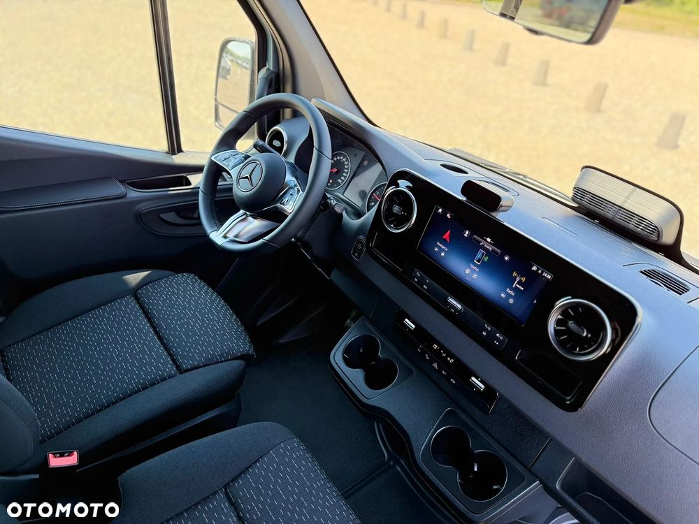 Mercedes-Benz Sprinter - 28