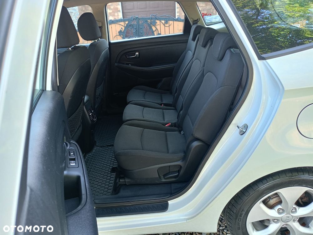 Kia Carens - 10