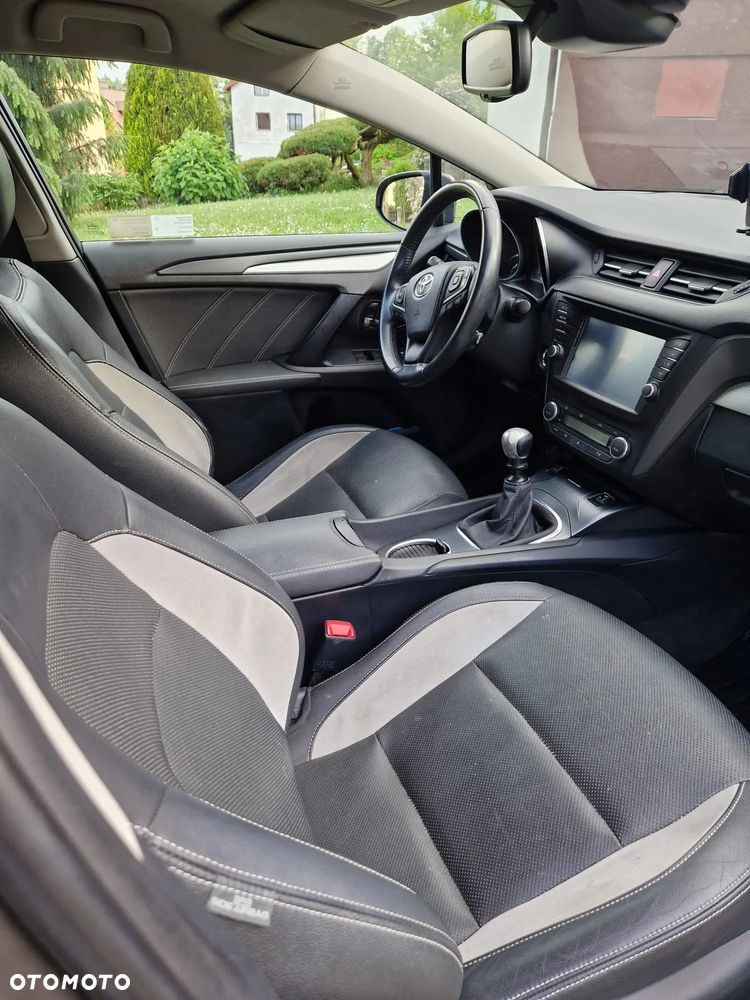 Toyota Avensis 2.0 D-4D Premium - 10