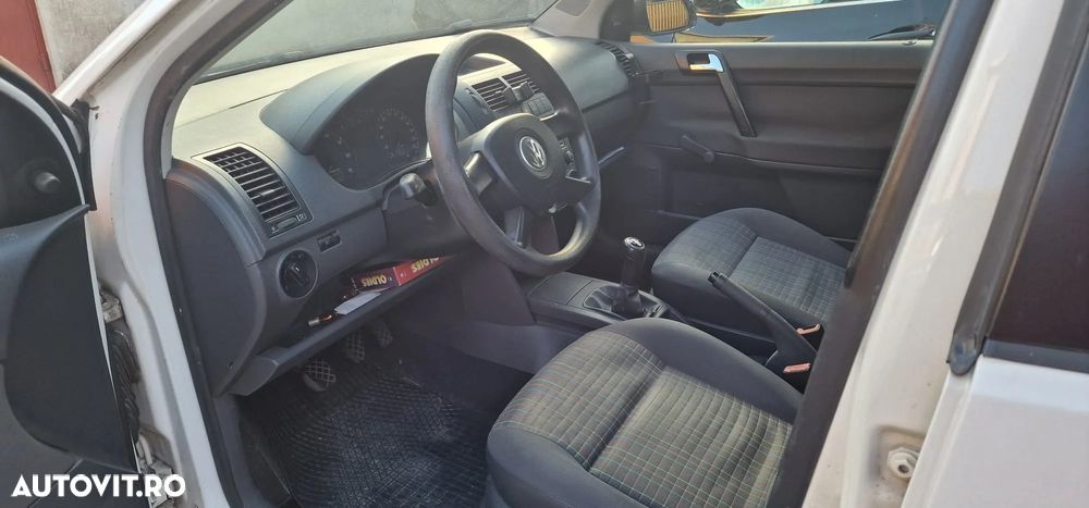 Volkswagen Polo - 2