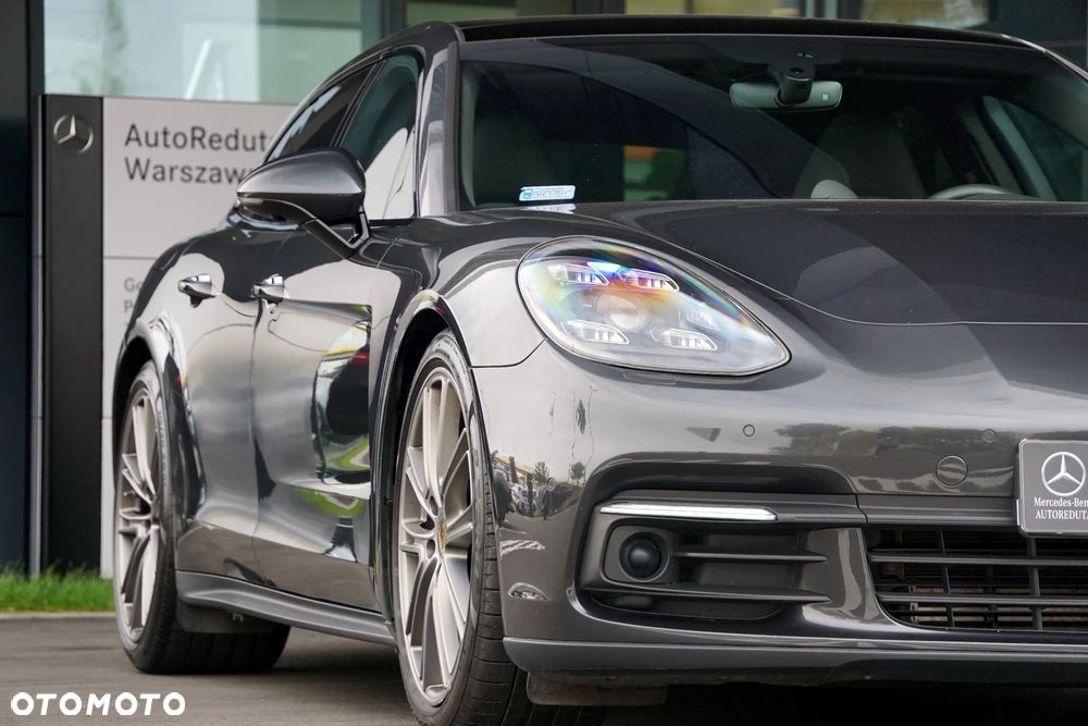 Porsche Panamera 4 Sport Turismo - 11