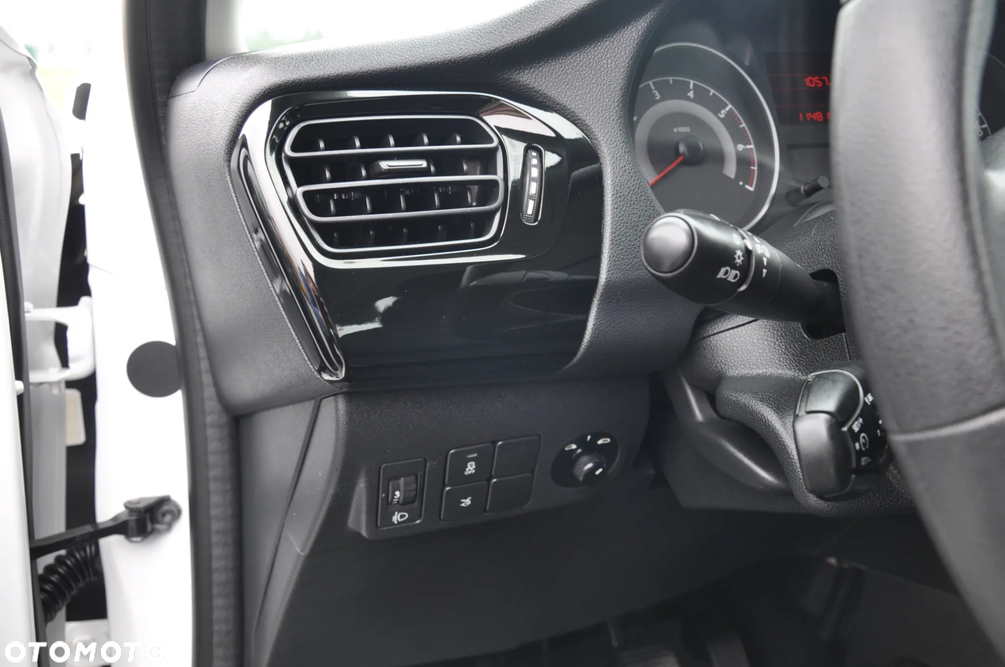 Peugeot 301 1.2 Pure Tech Access - 9