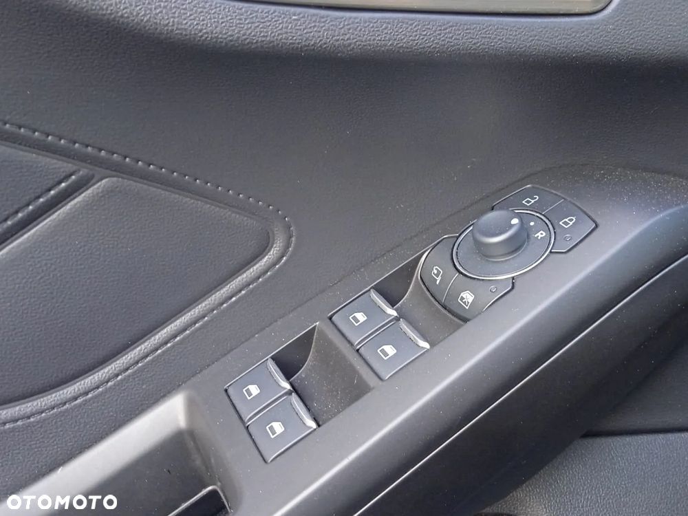 Ford Focus 1.0 EcoBoost Titanium X - 33