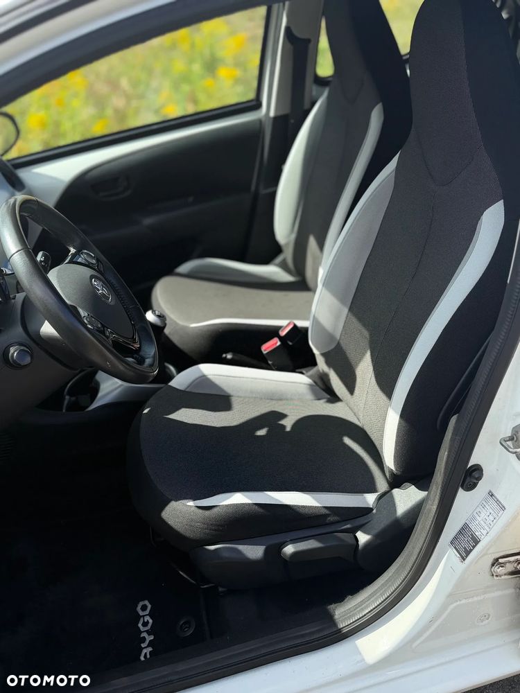 Toyota Aygo x-clusiv - 26