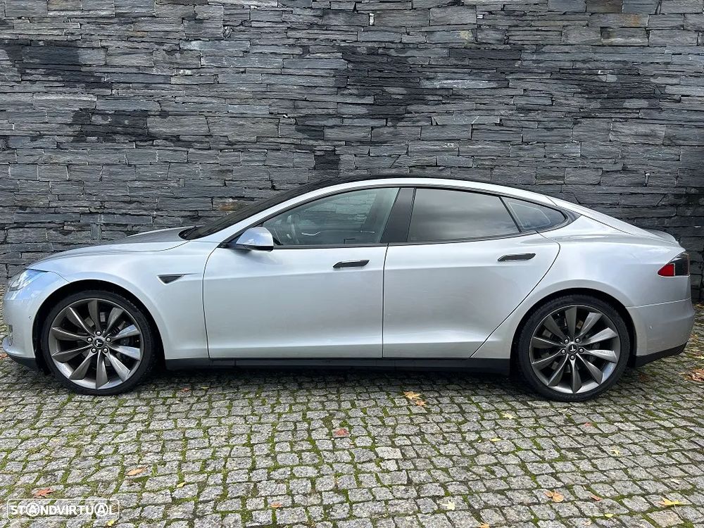 Tesla Model S - 5