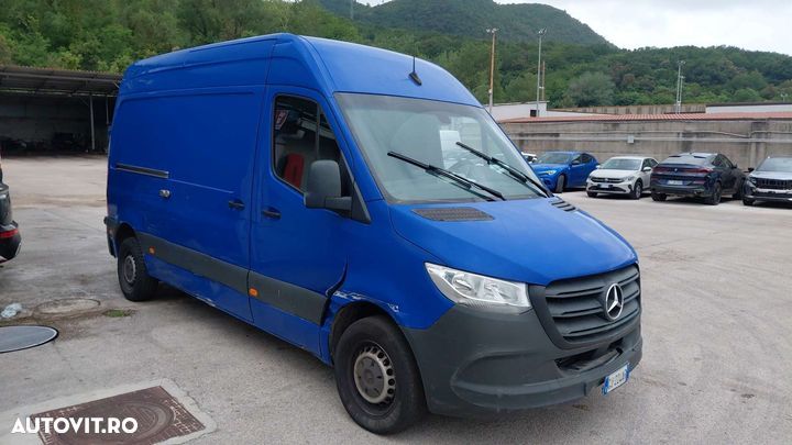 Mercedes-Benz Sprinter - 2