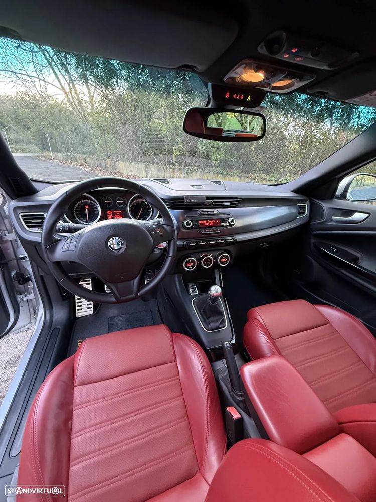 Alfa Romeo Giulietta ver-1750-tbi-quadrifoglio-verde - 28