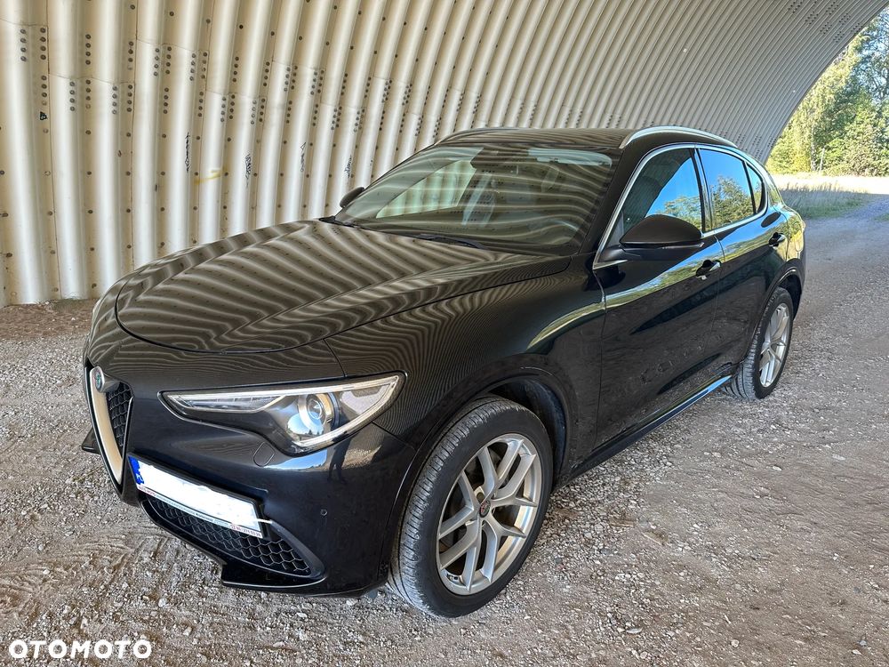Alfa Romeo Stelvio - 1