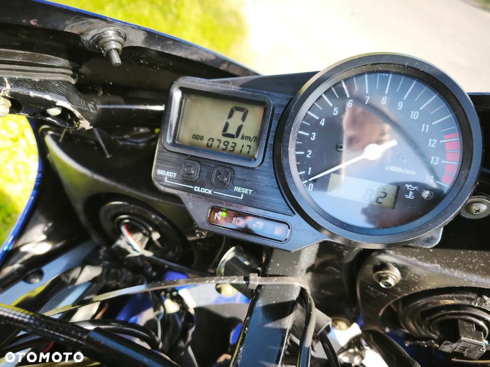 Yamaha R1 - 20