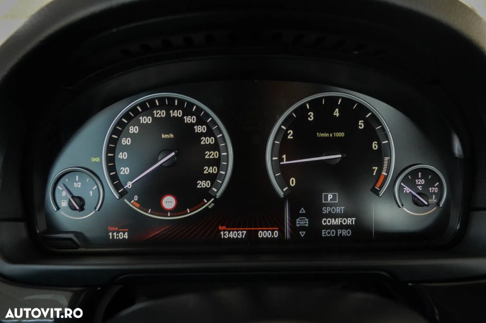 BMW Seria 5 520i Aut. Luxury Line - 23