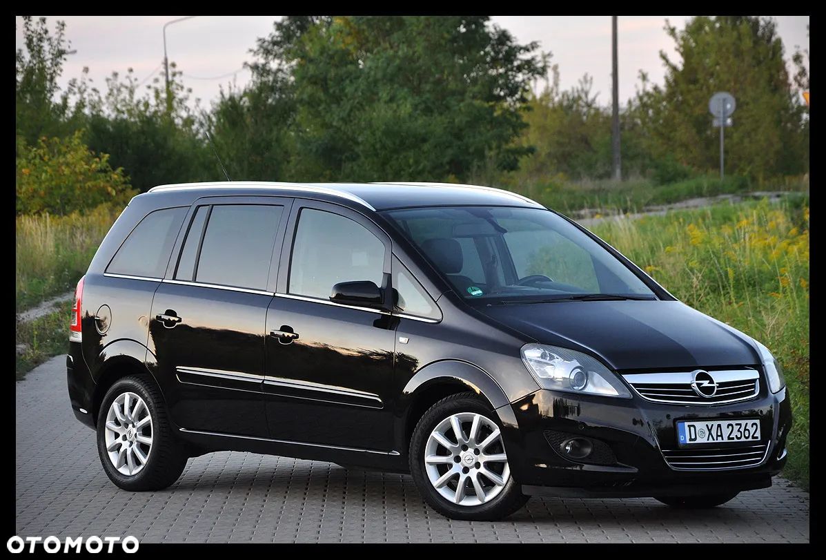 Opel Zafira 1.8 Cosmo - 1
