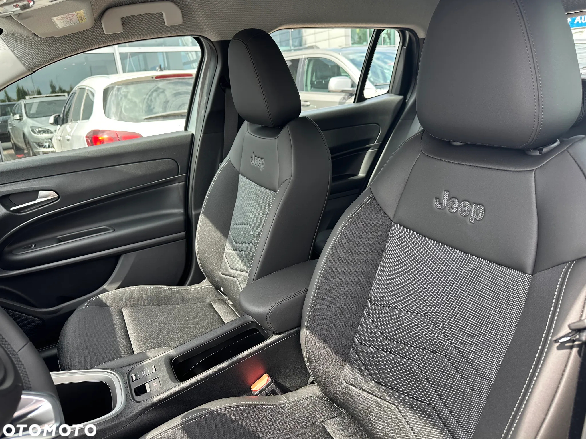 Jeep Avenger 1.2 T3 mHEV Altitude FWD eDCT6 - 12