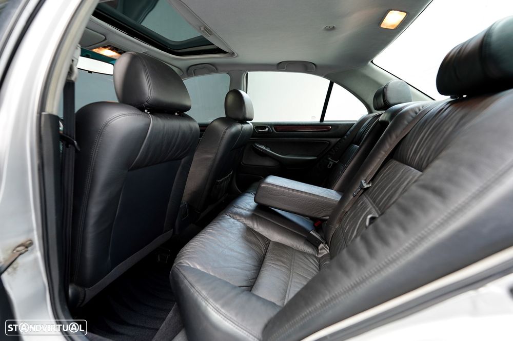 Honda Accord 2.0 ES - 30