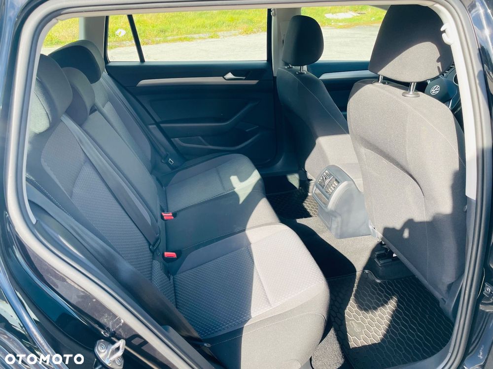 Volkswagen Passat Variant 2.0 TDI SCR DSG Elegance - 30