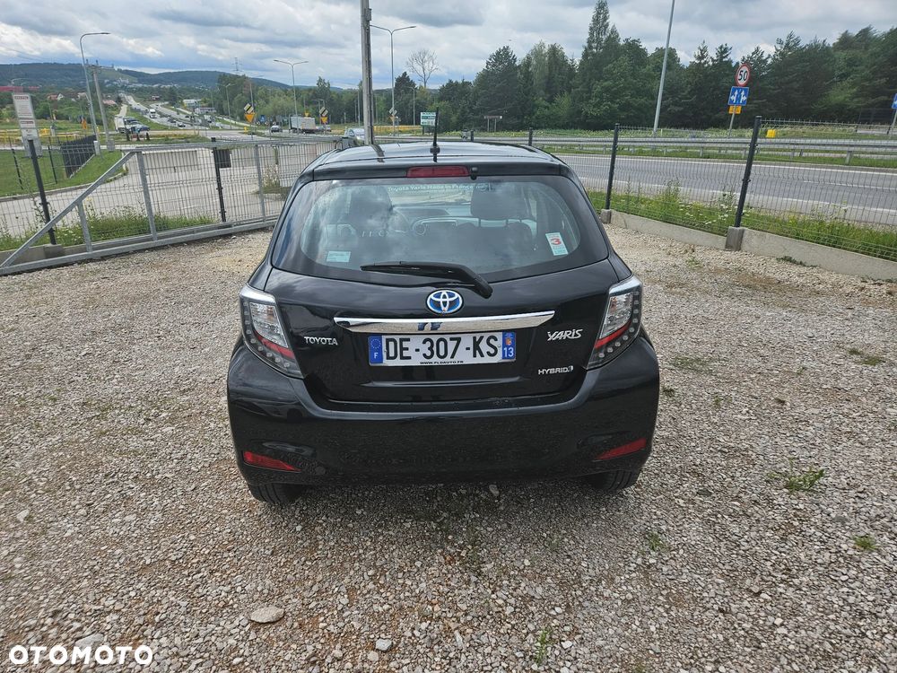 Toyota Yaris Hybrid 100 Sol - 5